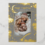 Tarjeta Festiva Con Relieve Metalizado Estrellas Celestiales Magical Fotos de Navidad<br><div class="desc">Envíe sus saludos navideños con estilo usando esta tarjeta única de Feliz Navidad, con un deslumbrante diseño celeste de Relieve metalizado dorado que brilla realmente. Celebra la magia de la temporada con un impresionante tema de noche estrellada que enmarca perfectamente la foto favorita de tu familia. La ondulada obra de...</div>