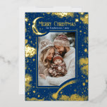 Tarjeta Festiva Con Relieve Metalizado Estrellas Celestiales Magical Fotos de Navidad<br><div class="desc">Envíe sus saludos de vacaciones con estilo con esta tarjeta navideña única azul marino Feliz Navidad, con un deslumbrante diseño celeste de Relieve metalizado dorado. Celebra la temporada con un impresionante tema nocturno estrellado que complementa perfectamente la foto de tu familia, añadiendo un toque mágico a tu mensaje navideño. Los...</div>