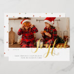 Tarjeta Festiva Con Relieve Metalizado Familia de Navidades alegres foto guión moderno<br><div class="desc">Las Joyful Navidades Family Photo Modern Script Relieve metalizado estampado Navidades Tarjetas con un diseño sencillo con tu foto favorita con el texto de Relieve metalizado "Alegre" en la tipografía moderna de escritura caligráfica. Personalizado con un simple mensaje a continuación. Perfecto para la familia y los amigos para celebrar Navidades...</div>
