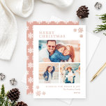 Tarjeta Festiva Con Relieve Metalizado Felices Fiestas Elegantes Collage de fotos Rosa Or<br><div class="desc">Elegante tarjeta de collage de fotos de Navidades vacacionales incluye "Felices Fiestas" en texto clásico de Relieve metalizado oro rosa real e incluye un collage mínimo de tres espacios de fotos, un saludo personalizado y espacio para incluir el nombre de la familia o los nombres de los miembros de la...</div>