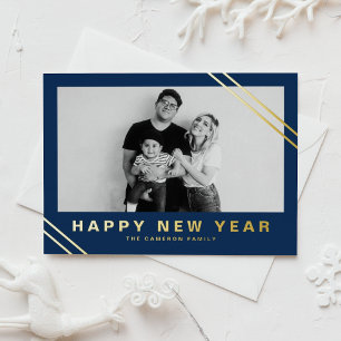 Tarjeta Festiva Con Relieve Metalizado Feliz Año Nuevo con rayas modernas en azul marino
