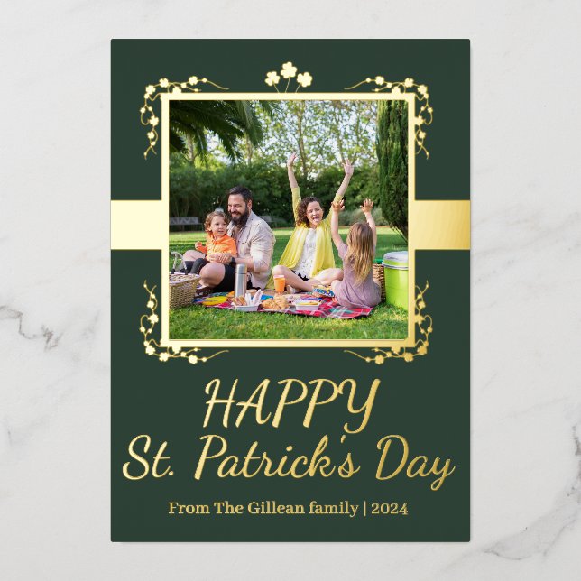 Tarjeta Festiva Con Relieve Metalizado Feliz día de San Patricio familia de tréboles una  (Anverso)