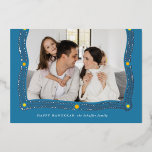 Tarjeta Festiva Con Relieve Metalizado Feliz marco de Hanukkah foto de la luz<br><div class="desc">Una corona de brillantes hojas de laurel de Relieve metalizado y puntos abstractos de luz encuadran tu foto para una tarjeta Hanukkah clásica. No olvides personalizar esta tarjeta plana con tus nombres y mensajes personales al revés.</div>