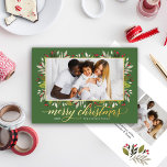 Tarjeta Festiva Con Relieve Metalizado Feliz Navidad Green Gold Elegant Script<br><div class="desc">La tarjeta navideña "Feliz Navidad" presenta un diseño floral de hojas verdes y bayas de vacaciones con elegante y moderno texto de bienvenida de Relieve metalizado dorado y marco alrededor de la imagen. Personalice el texto simple con una firma familiar y el año, y elija incluir un mensaje adicional en...</div>