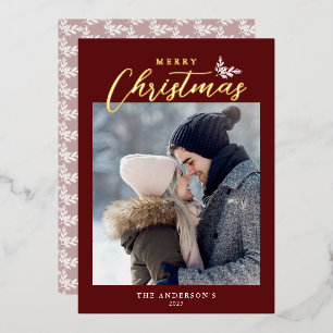 Tarjeta Festiva Con Relieve Metalizado Feliz Navidad, guión moderno. Foto de oro rojo