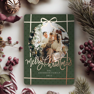 Tarjeta Festiva Con Relieve Metalizado Feliz Navidad Letra Moderna Arco Verde 1 Foto