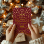 Tarjeta Festiva Con Relieve Metalizado Feliz Navidad Red & Gold Classic<br><div class="desc">Envíe un saludo de Navidades atemporales con esta hermosa tarjeta de vacaciones roja y dorada. Con elegantes acentos dorados en un rico fondo rojo, esta tarjeta le añade un toque de lujo y sofisticación a sus deseos de vacaciones. Perfecto para la familia, amigos o socios de negocios, es una forma...</div>