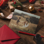 Tarjeta Festiva Con Relieve Metalizado Feliz Navidad Y Todos | Foto de feriado de Navidad<br><div class="desc">Esta elegante tarjeta de vacaciones es perfecta para cualquiera que esté en su lista de correo. Una moda y una tarjeta de vacaciones de moda con hermosas letras doradas "Merry Christmas Y'all" (Feliz Navidad) sobre la foto de tu marco completo. Añada la redacción de su personalizado a este diseño utilizando...</div>