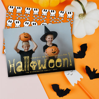 Tarjeta Festiva Con Relieve Metalizado Feliz Spooktacular Halloween Skulls & Bones Photo