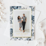 Tarjeta Festiva Con Relieve Metalizado Flores azul acuarela Happy Hanukkah Photo<br><div class="desc">¡Feliz Hanukkah! Envíe saludos cálidos de vacaciones a su familia y amigos con esta tarjeta Hanukkah de Relieve metalizado de oro de personalizable. Tiene un patrón acuarela de flores azules. Personalice esta tarjeta Hanukkah con una acuarela añadiendo sus detalles. Esta tarjeta botánica de Hanukkah está disponible en una variedad de...</div>