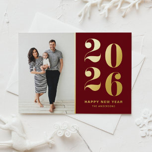 Tarjeta Festiva Con Relieve Metalizado Foto de Año Nuevo 2026 con tipografía en negrita B