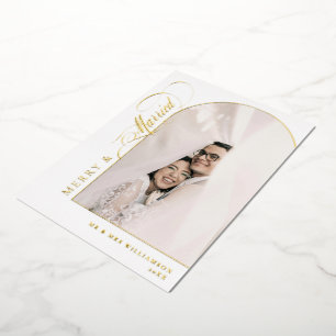Tarjeta Festiva Con Relieve Metalizado Foto de Arco de Escritura Blanca y Dorada Feliz y
