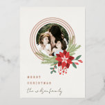 Tarjeta Festiva Con Relieve Metalizado Foto de Círculo Rojo Blanco Poinsettia Feliz Navid<br><div class="desc">Si necesitas más personalización,  por favor,  no dudes en enviarme un mensaje a yellowfebstudio@gmail.com.</div>