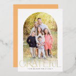 Tarjeta Festiva Con Relieve Metalizado FOTO DE FAMILIA: oro mínimo en arco<br><div class="desc">por kat massard >> WWW.SIMPLYSWEETPAPERIE.COM <<< Un diseño de tarjetas de tendencia que presenta la cita "GRATIS" en Relieve metalizado brillante,  con forma de arco combinado para tu foto favorita. CONTACTATE CONMIGO si necesitas ayuda para que tu foto encaje perfectamente - kat@simplysweetpaperie.com</div>
