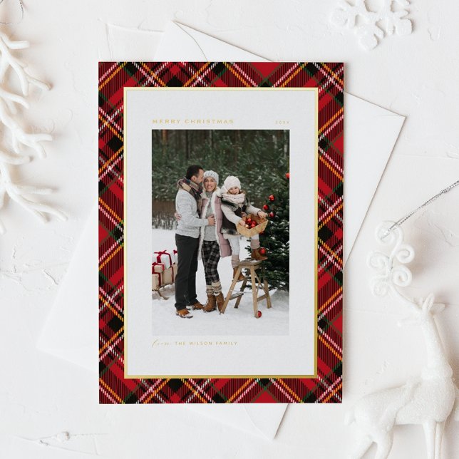 Tarjeta Festiva Con Relieve Metalizado Foto de Felices Fiestas con Patrón de Cuadro Rojo  (Classic Red Plaid Pattern Happy Holidays Photo Foil Holiday Card)