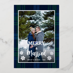 Tarjeta Festiva Con Relieve Metalizado Foto de Feliz y Casado con Cuadros de Tartán Azul 