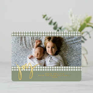 Tarjeta Festiva Con Relieve Metalizado Foto de Navidad de la familia en granja de cuadros