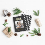 Tarjeta Festiva Con Relieve Metalizado Foto de tipografía gráfica de los Navidades más va<br><div class="desc">La tarjeta de vacaciones de la tipografía gráfica de los mejores Navidades. Con texto dibujado a mano y árboles modernos.</div>