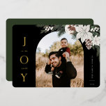 Tarjeta Festiva Con Relieve Metalizado Foto de Winter Joy Arch<br><div class="desc">JOY al mundo,  florido y verde invierno,  tarjeta fotográfica de arcos de vacaciones. Características,  espacio de plantilla para su mensaje personal de vacaciones.</div>