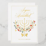 Tarjeta Festiva Con Relieve Metalizado Foto del festival Menorah Candle<br><div class="desc">Joyous Hanukkah, envía tus deseos de Hanukkah a tu familia y amigos con nuestra hermosa tarjeta de foto de personalizable. Nuestro diseño cuenta con una hermosa vela menorah dibujada a mano en rosa falso dorado decorado con hermosas flores y hojas festivas. Las palomas también están incorporadas a este bonito diseño...</div>