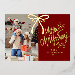 Tarjeta Festiva Con Relieve Metalizado Foto familiar de Navidad con cinta y bayas elegant