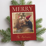 Tarjeta Festiva Con Relieve Metalizado Foto Merry Simple Modern Minimal<br><div class="desc">Crea tus propias tarjetas de vacaciones personalizadas esta temporada festiva. Simplemente agrega tu foto familiar favorita a esta plantilla de tarjeta de Navidades.</div>
