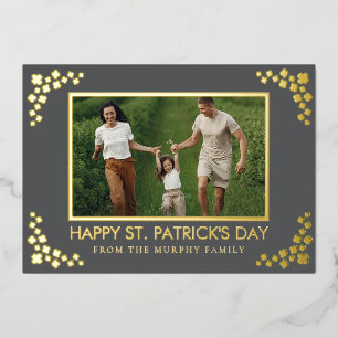 Tarjeta Festiva Con Relieve Metalizado Foto minimalista de trébol de la suerte del día de