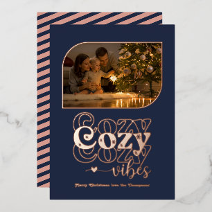 Tarjeta Festiva Con Relieve Metalizado Foto Retro de Navidad con Vibraciones Acogedoras e