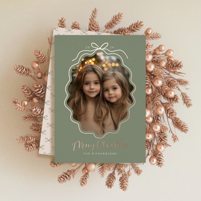Tarjeta Festiva Con Relieve Metalizado Foto retro simple en curva (Shown on a 5" x 7" card)