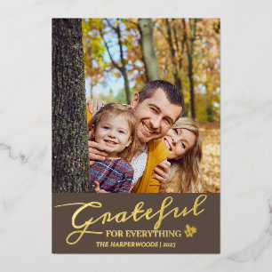Tarjeta Festiva Con Relieve Metalizado Fotografía de la familia simple de la tipografía m