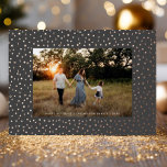 Tarjeta Festiva Con Relieve Metalizado Fotograma geométrico delgado Mod Foto Rosa gris Or<br><div class="desc">Esta elegante y moderna tarjeta fotográfica navideña presenta un marco de Relieve metalizado elevado de pequeñas formas geométricas (cuadrados,  triángulos,  círculos,  etc.) sobre un fondo gris carbón y una foto horizontal. En la parte posterior está el mismo color gris oscuro con mucho espacio para añadir otra foto y/o texto.</div>