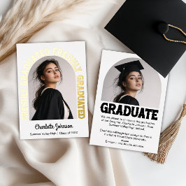 Tarjeta Festiva Con Relieve Metalizado Freshly Graduated Retro Graduation Announcement
