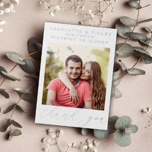 Tarjeta Festiva Con Relieve Metalizado Gracias a Boda personalizado de guión minimalista