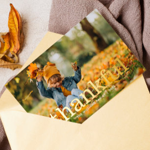 Tarjeta Festiva Con Relieve Metalizado "Gracias", foto de la familia de Acción de Gracias