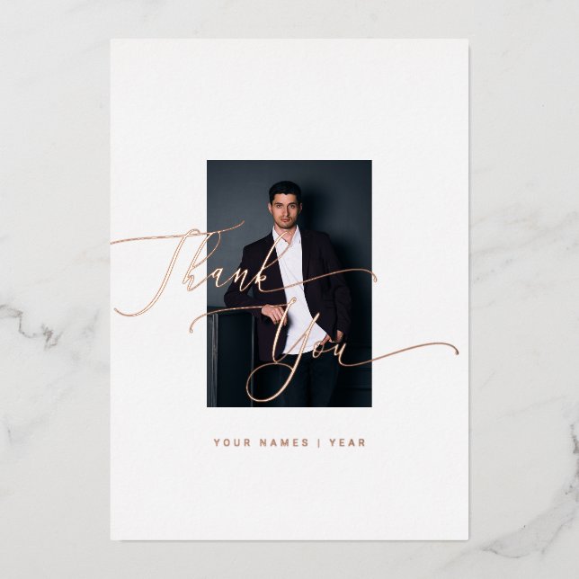 Tarjeta Festiva Con Relieve Metalizado Gracias Graduado Elegante Caligrafía (Anverso)