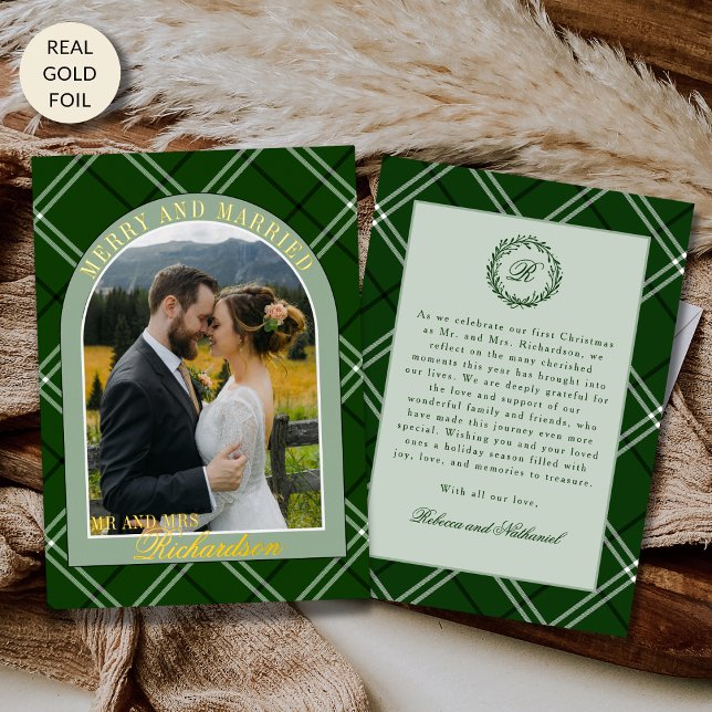Tarjeta Festiva Con Relieve Metalizado Green Tartan Plaid First Christmas Married Photo (Subido por el creador)