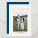 Tarjeta Festiva Con Relieve Metalizado Guión moderno y elegante Happy Hanukkah Photo<br><div class="desc">¡Feliz Hanukkah! Enviar los deseos de Hanukkah a la familia y amigos con esta tarjeta Hanukkah de Relieve metalizado de oro de personalizable. Presenta una caligrafía elegante y una tipografía sencilla. Personalice agregando nombres y una foto. Esta elegante tarjeta Happy Hanukkah está disponible en otras cajas.</div>