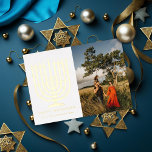 Tarjeta Festiva Con Relieve Metalizado Hanukkiah Menorah Happy Hanukkah Photo<br><div class="desc">Menorah ilustrada (hanukkiah) y "Hanukkah feliz" en Relieve metalizado real. Agregue un mensaje o más fotos al reverso. Elegir entre Relieve metalizado de oro,  plata o oro rosa</div>