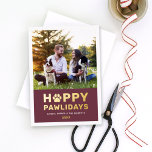Tarjeta Festiva Con Relieve Metalizado Happy Pawlidays Modern Gold Wine Puppy Dog Photo<br><div class="desc">A festive holiday photo card for new pets and pet lovers features a favorite picture of your furry best friend(s) with modern and fun "Happy Pawlidays" dog-themed wording in real gold foil printing with cute paw print accent. Personalize the simple white text with your pup's name, family name, and the...</div>