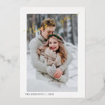 Tarjeta Festiva Con Relieve Metalizado Heart Thank You Gold Calligraphy 2 Photo<br><div class="desc">Tu día de bodas fue perfecto, y tus invitados fueron una gran parte de eso. ¿Qué mejor manera de decir "gracias" que con una tarjeta adornada con un Relieve metalizado dorado de corazón 'gracias?' Esta hermosa tarjeta de agradecimiento de vacaciones es la manera perfecta de mostrar su aprecio a los...</div>