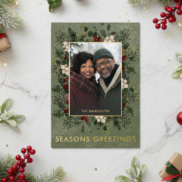 Tarjeta Festiva Con Relieve Metalizado Invierno Rústico Berries Saludos Verdes De Navidad