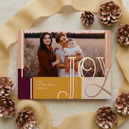 Tarjeta Festiva Con Relieve Metalizado Joy Overlay Moderno Rubor Color Block Family Photo