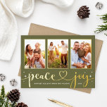 Tarjeta Festiva Con Relieve Metalizado La paz y la alegría del guión moderno del corazón<br><div class="desc">La simple y moda tarjeta fotográfica navideña "Paz y Alegría" presenta un collage de 3 fotos retratadas en un diseño horizontal de tarjetas con estrellas blancas brillantes y texto de escritura de caligrafía con letras a mano lindo y moderno con acento cardíaco en Relieve metalizado oro real. Personalice el saludo,...</div>