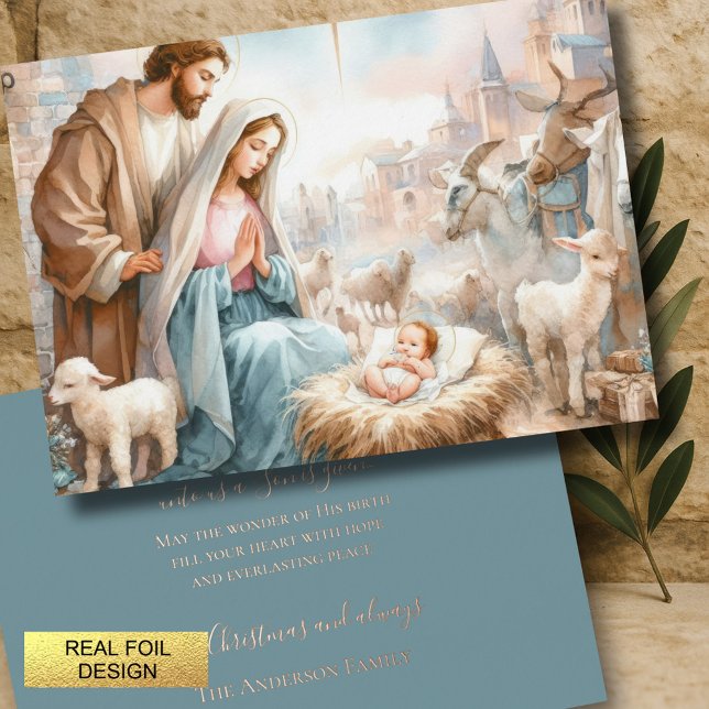 Tarjeta Festiva Con Relieve Metalizado La Santa Familia Pintando La Natividad (Subido por el creador)