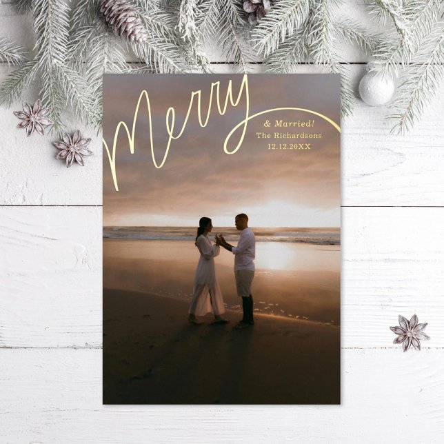 Tarjeta Festiva Con Relieve Metalizado Letras Alegres a Mano en Foto de Boda (Subido por el creador)