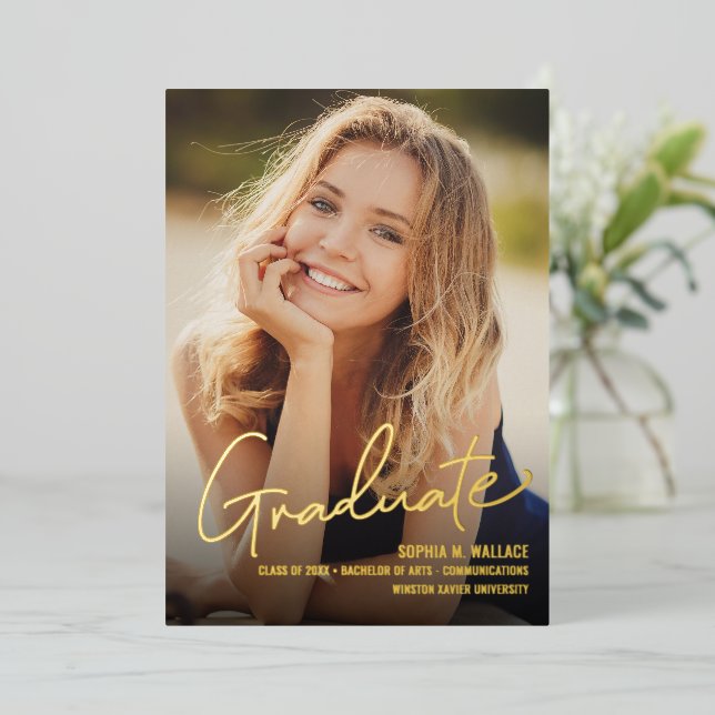 Tarjeta Festiva Con Relieve Metalizado Licenciado en personalizable, año de clase (Anverso de pie)