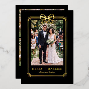 Tarjeta Festiva Con Relieve Metalizado Marco de Arco Elegante Foto de Feliz y Casado