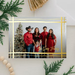 Tarjeta Festiva Con Relieve Metalizado Marco fotográfico envuelto de regalo de firma<br><div class="desc">Elegante, moderno y sencillo, este diseño fotográfico completo incluye bordes pintados a mano en la elección de Relieves metalizados dorados Gold, Silver y Rosa que enmarcan la foto, con la firma personalizada de escritura moderna de pincel en la parte inferior derecha. Un degradado que se desvanece sobrepone la foto para...</div>