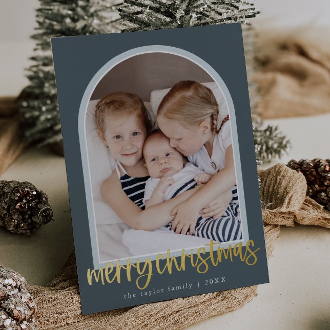 Tarjeta Festiva Con Relieve Metalizado MARIAH Relieve metalizado Azul Arco de la familia  (MARIAH Blue Foil Arch Family Photo Merry Christmas Foil Holiday Card)