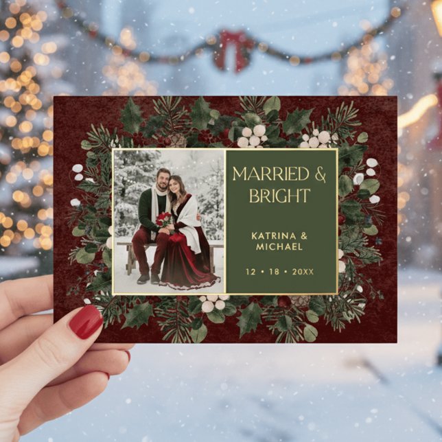 Tarjeta Festiva Con Relieve Metalizado Married & Bright Winter Berries & Pine Wine Photo (Subido por el creador)